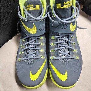 Nike Lebron Zoom Soldier 8 Gray & Mint Green Size 13